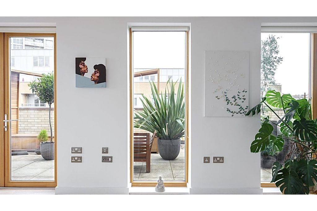 Property photo 3 of 6 Living Area