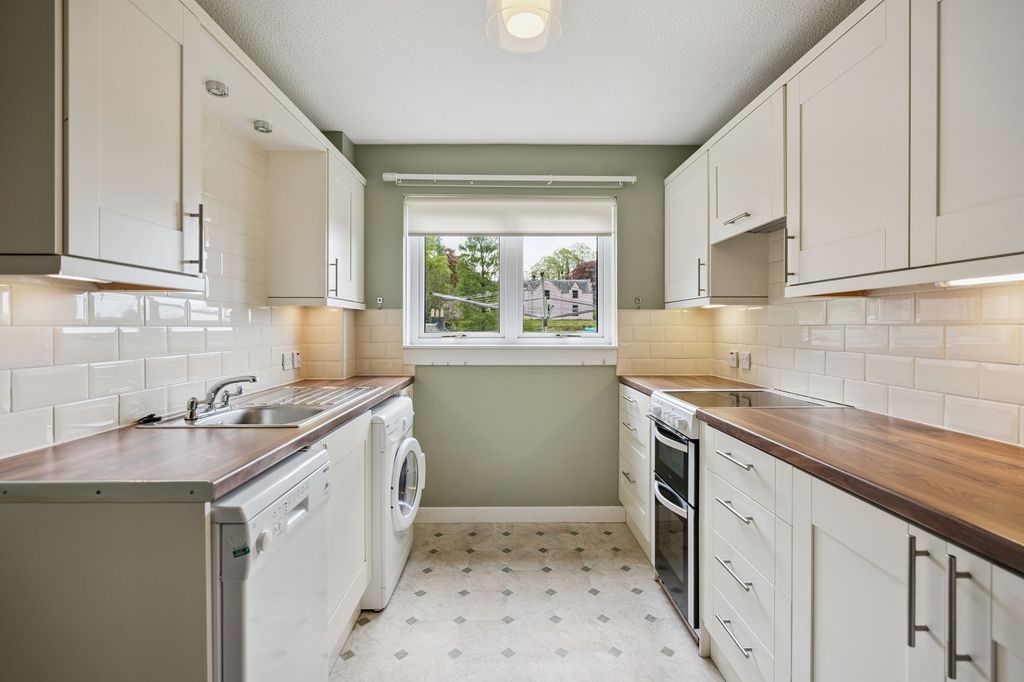 Property photo 3 of 14 Kitchen