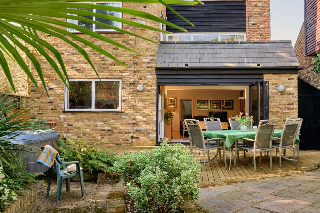 Property photo 3 of 16