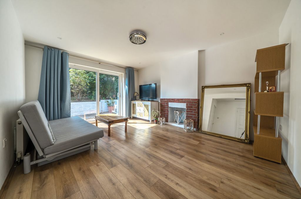 Property photo 2 of 12 1340419-4-689F55B...