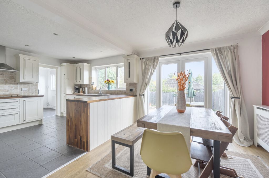 Property photo 3 of 23 1363121-26-68E7Ef...