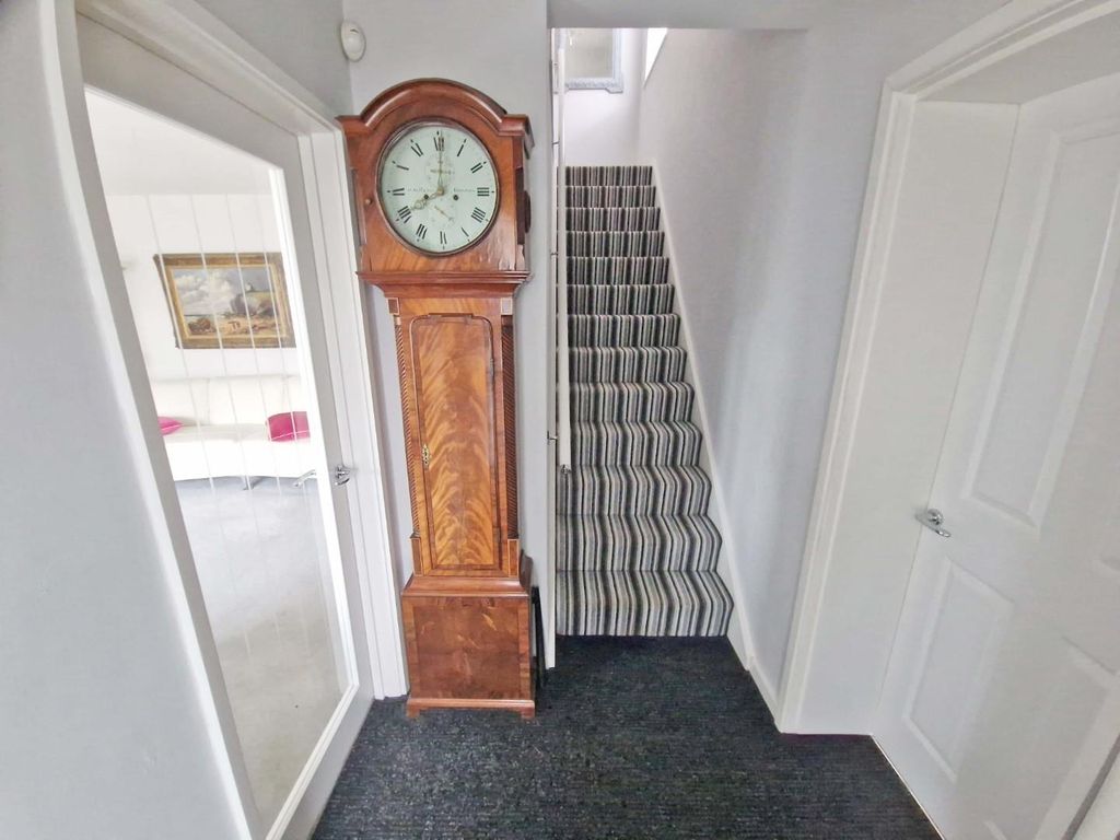 Property photo 2 of 41 Entrance Hall.Jpg