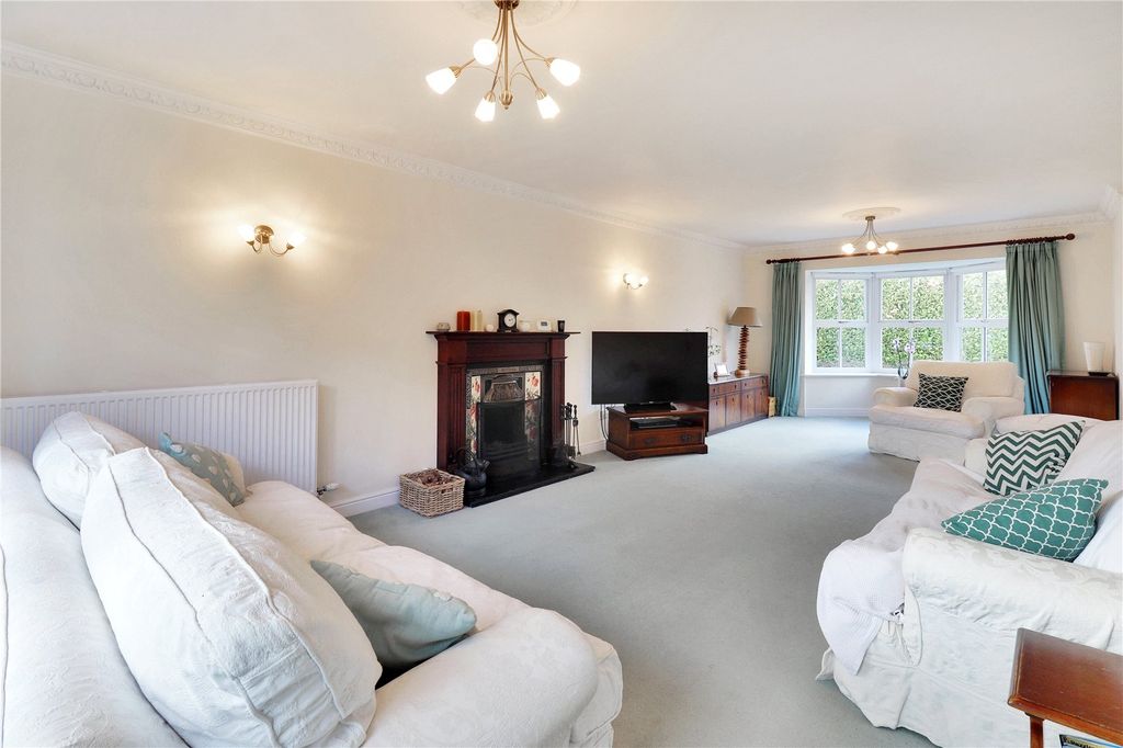 Property photo 3 of 13 Sitting Room