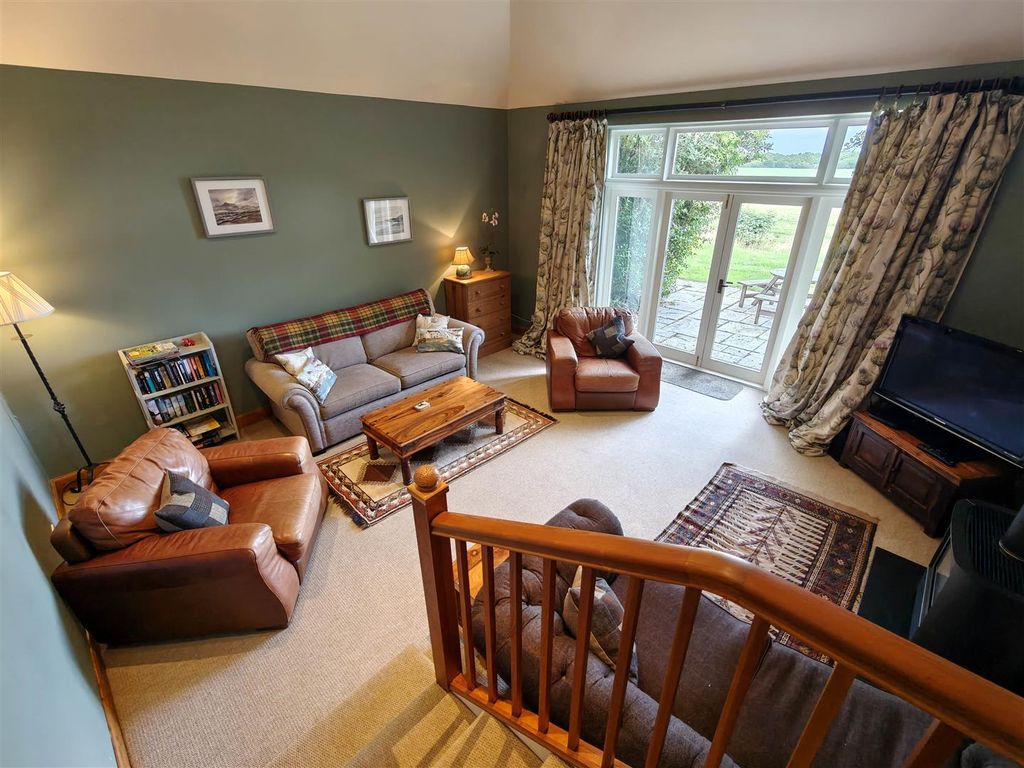 Property photo 2 of 15 01_Lounge.Jpg