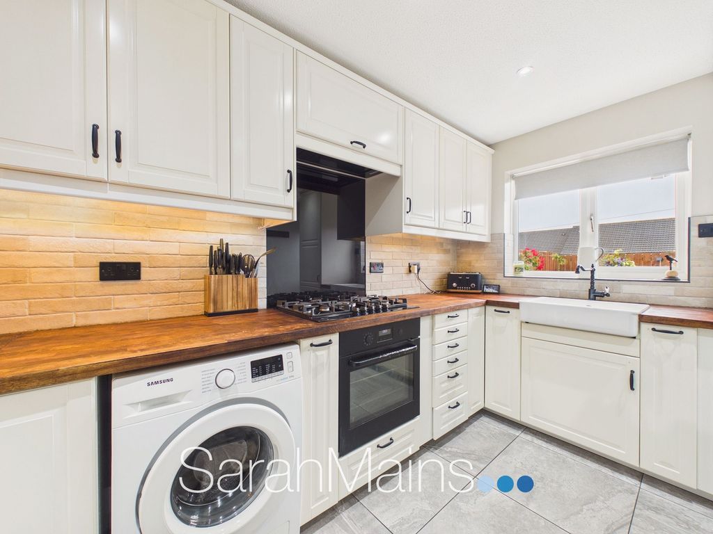 Property photo 3 of 15 Kitchen