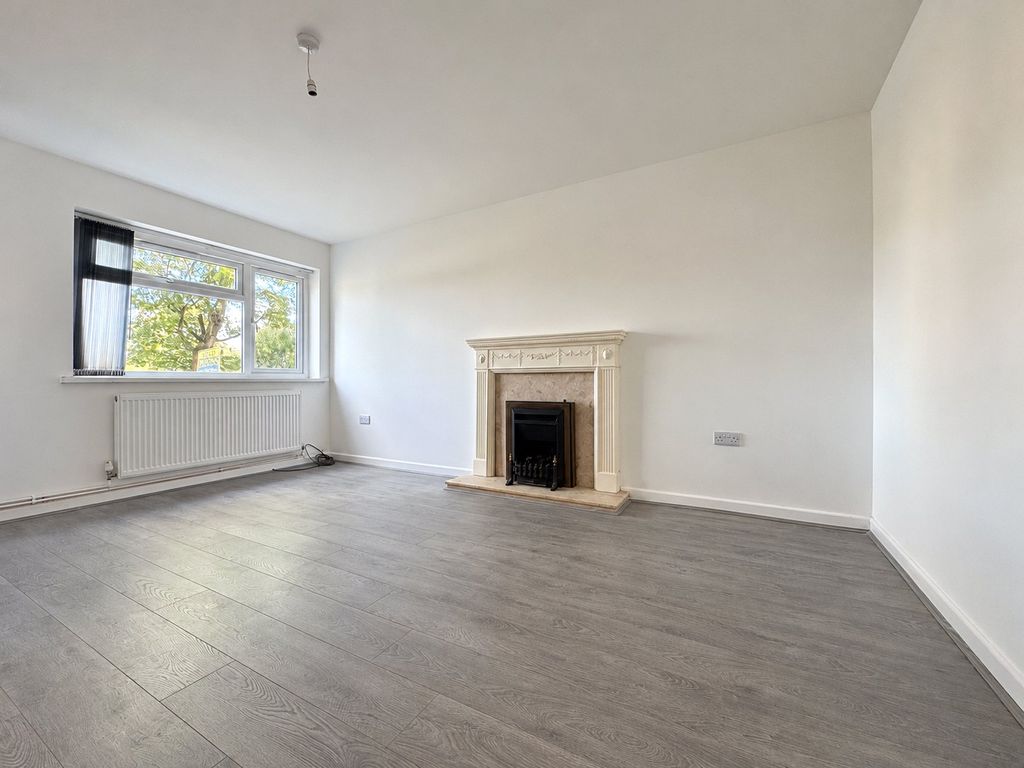Property photo 2 of 10 Living Room