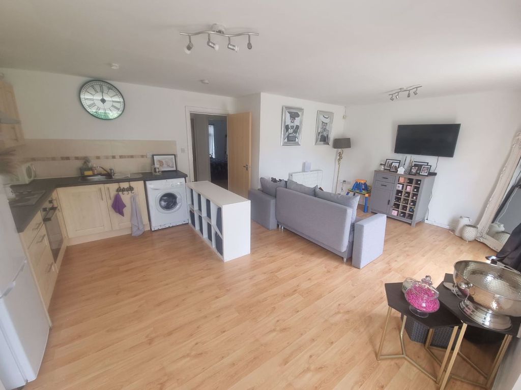 Property photo 1 of 3 Photo 4