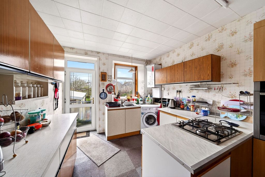 Property photo 3 of 27