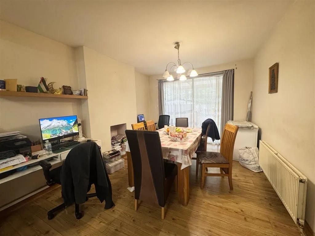 Property photo 3 of 11 Dining Area
