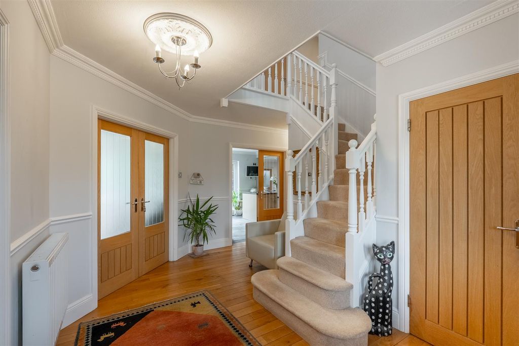 Property photo 2 of 31 Farnham-37.Jpg