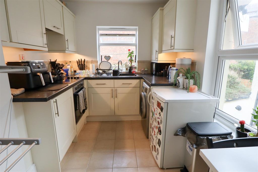 Property photo 2 of 5 Kitchen/Breakfast Room
