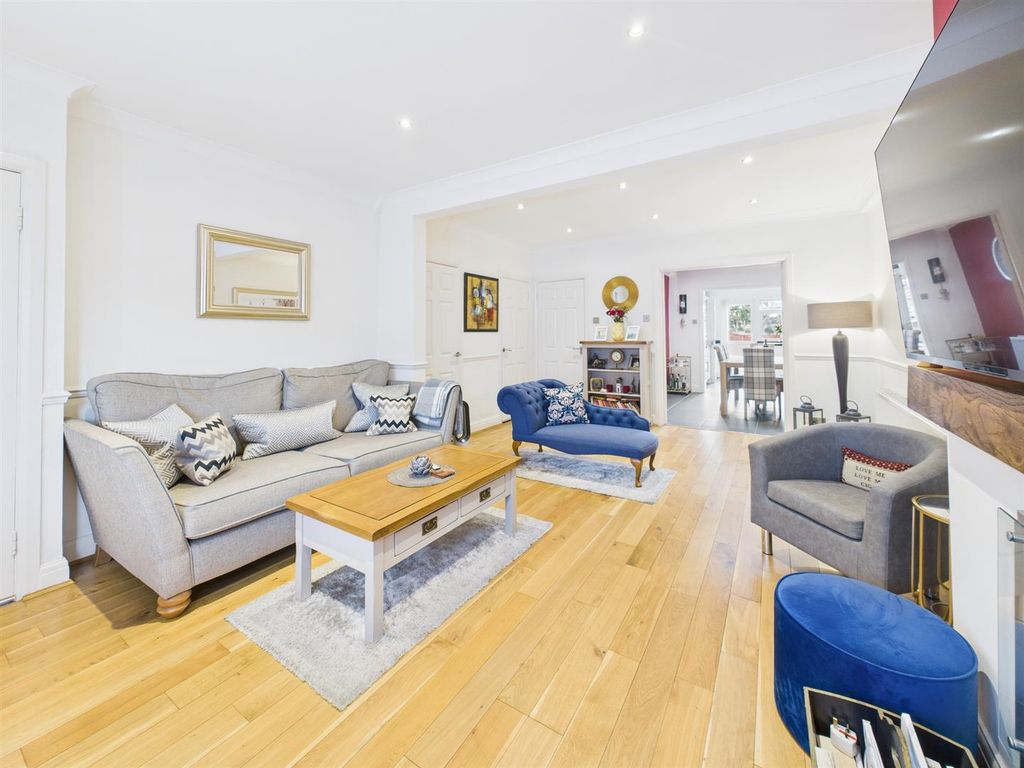 Property photo 3 of 12 Cam05080G0-Pr0228-Still003.Jpg