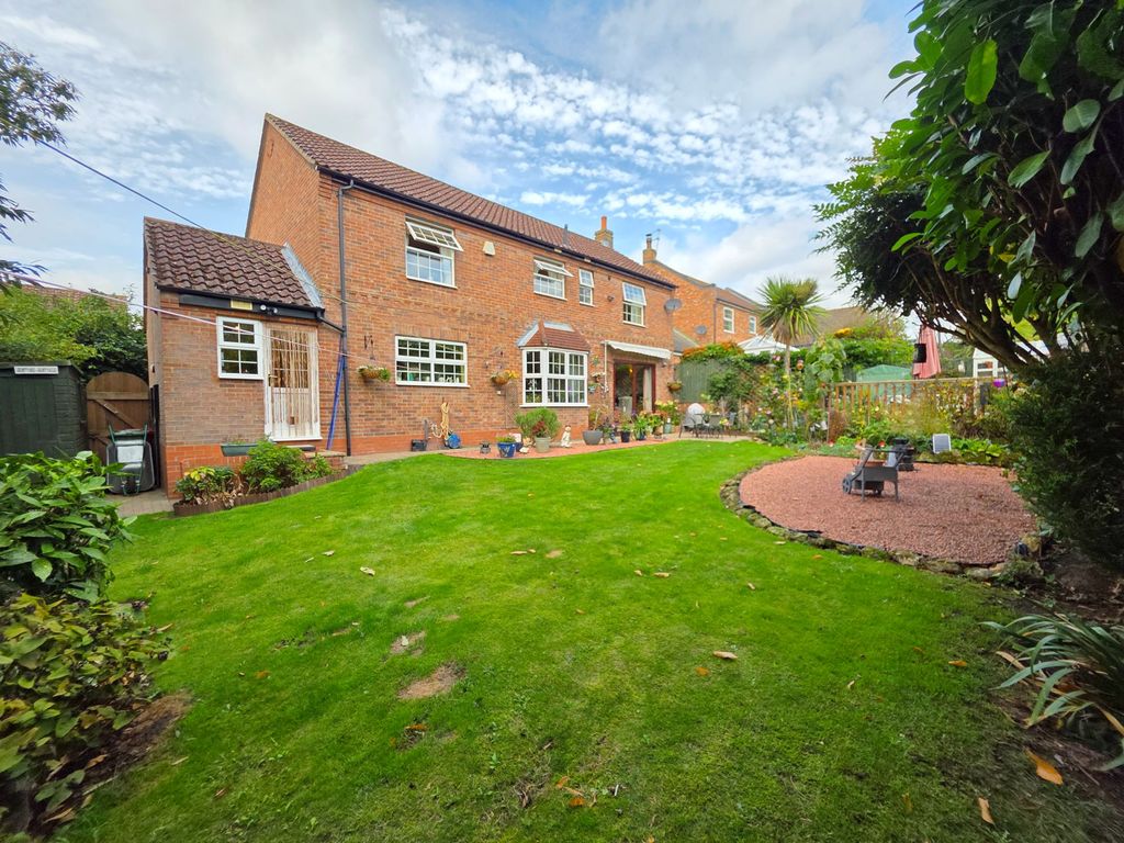 Property photo 2 of 31