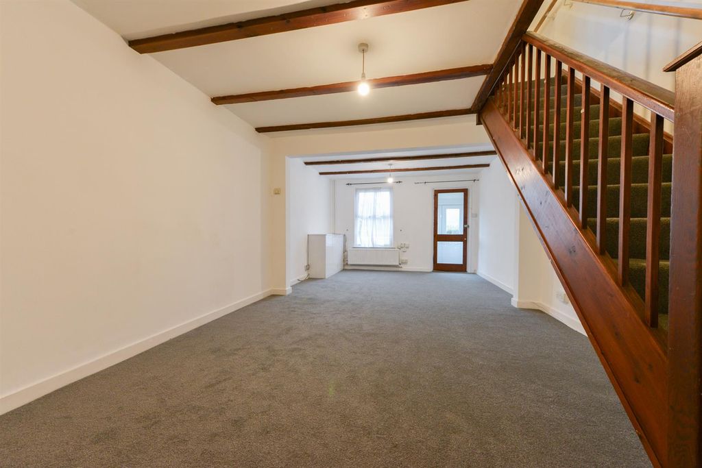 Property photo 2 of 12 New Road, Ditton7.Jpg