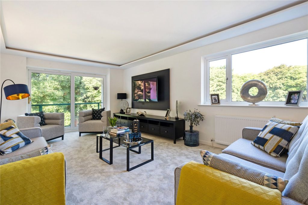 Property photo 1 of 14 Living Room