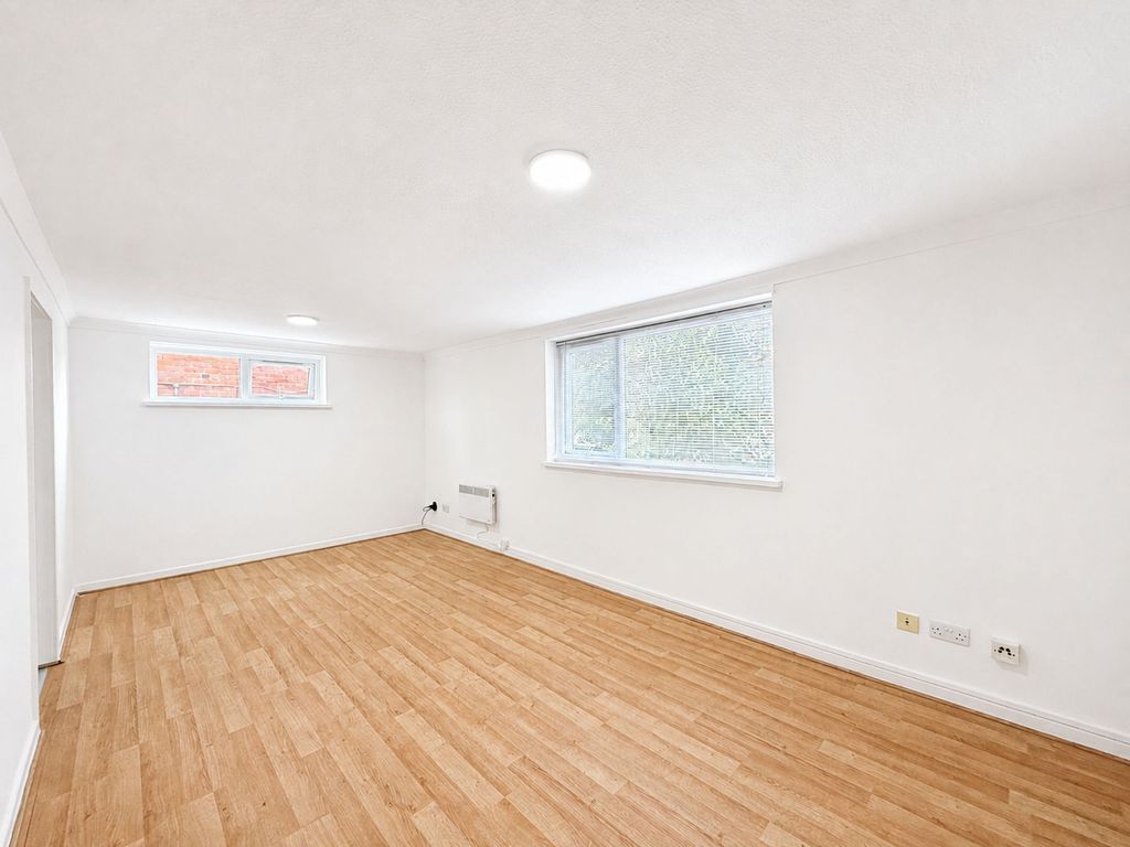 Property photo 3 of 11 Living Room