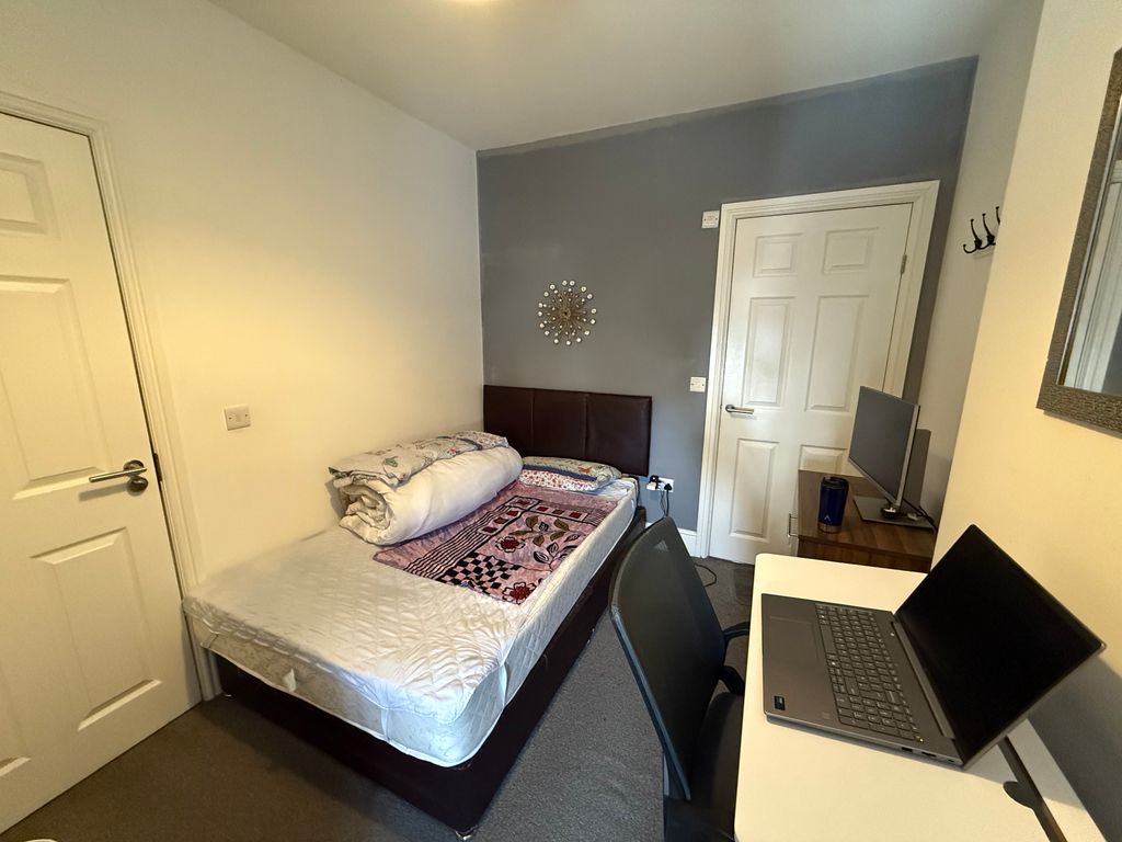 Property photo 3 of 7 Bedroom