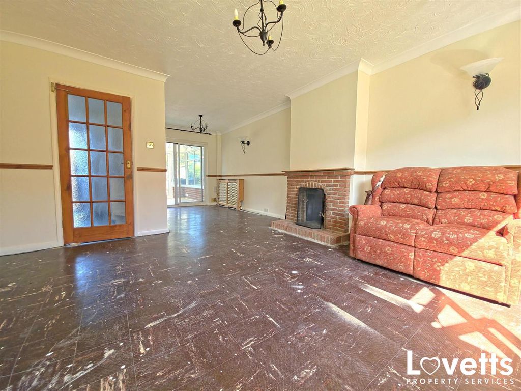 Property photo 2 of 22 Living Room