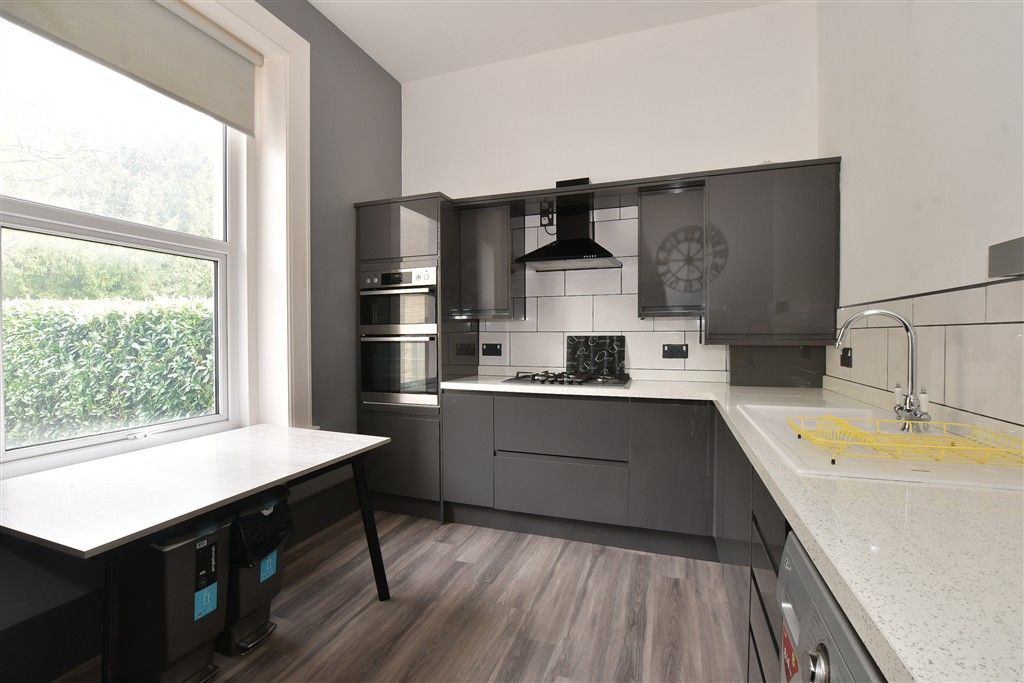 Property photo 1 of 11 Kitchen