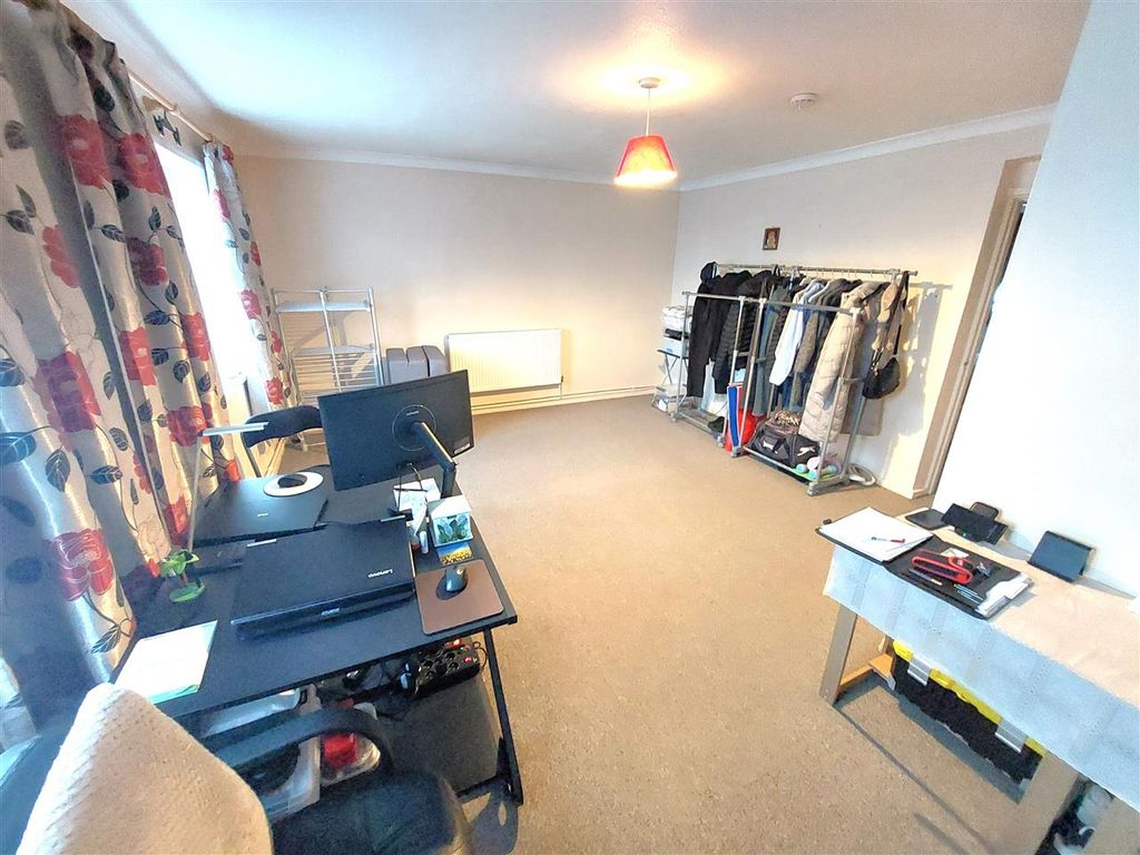 Property photo 3 of 7 Lounge