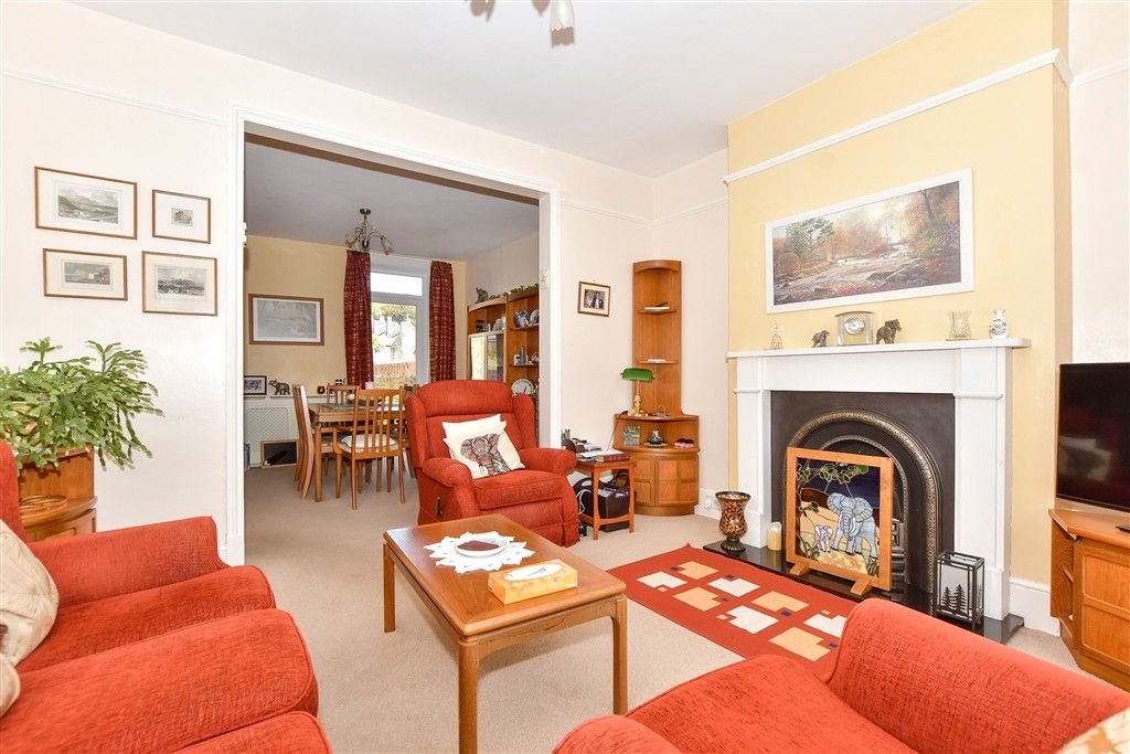 Property photo 3 of 13 Lounge