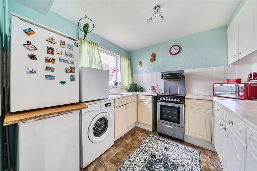 Property photo 2 of 19 Kitchen