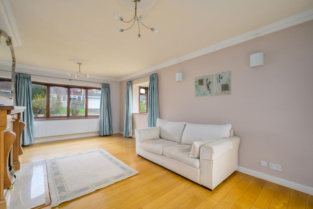 Property photo 2 of 25 Living Room