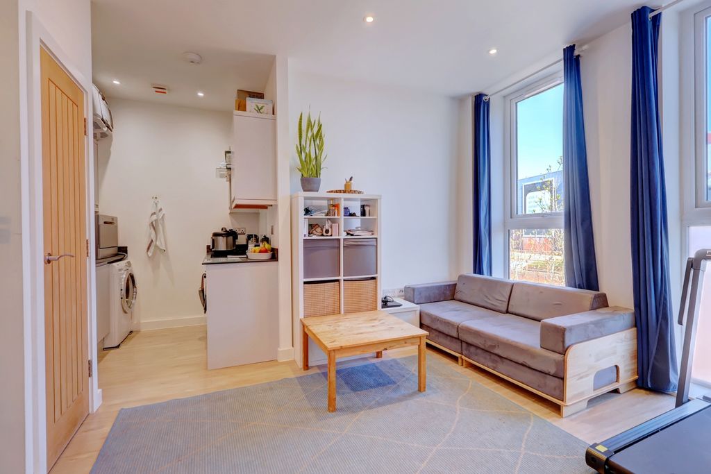 Property photo 3 of 8 Picture No. 14