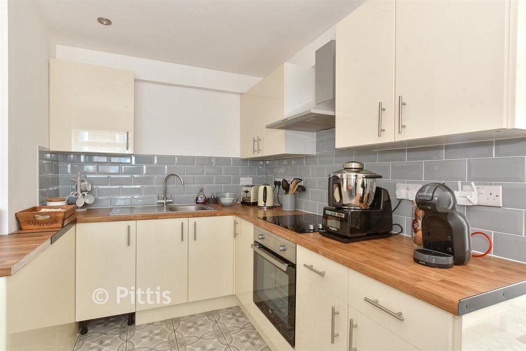 Property photo 1 of 9 Kitchen