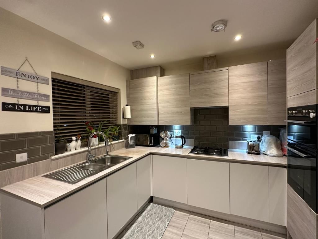 Property photo 3 of 15 Kitchen