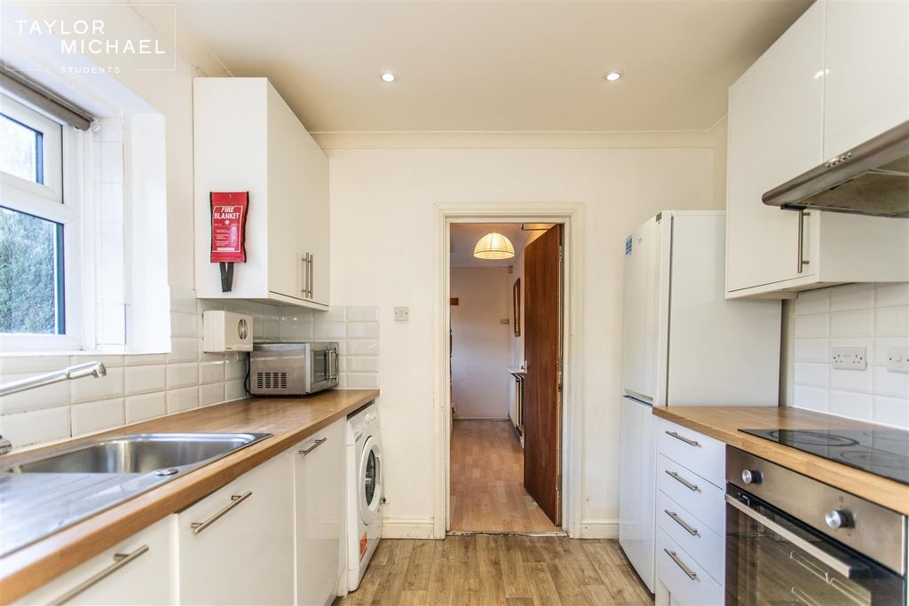 Property photo 2 of 24 Kitchen