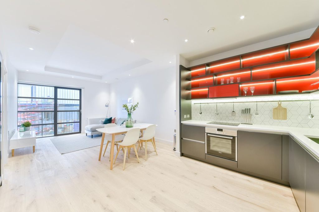 Property photo 2 of 8