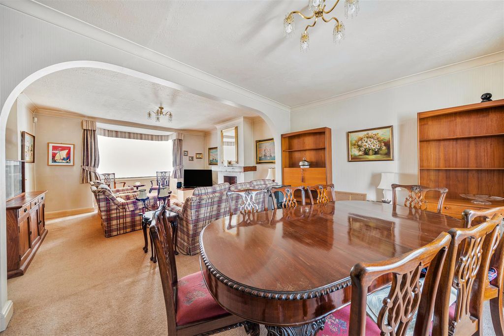 Property photo 3 of 14 Through Lounge.Jpg