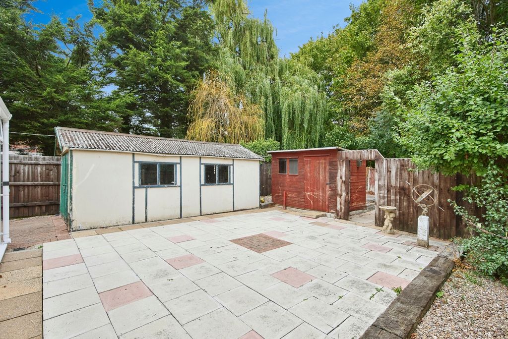 Property photo 2 of 17 Garden