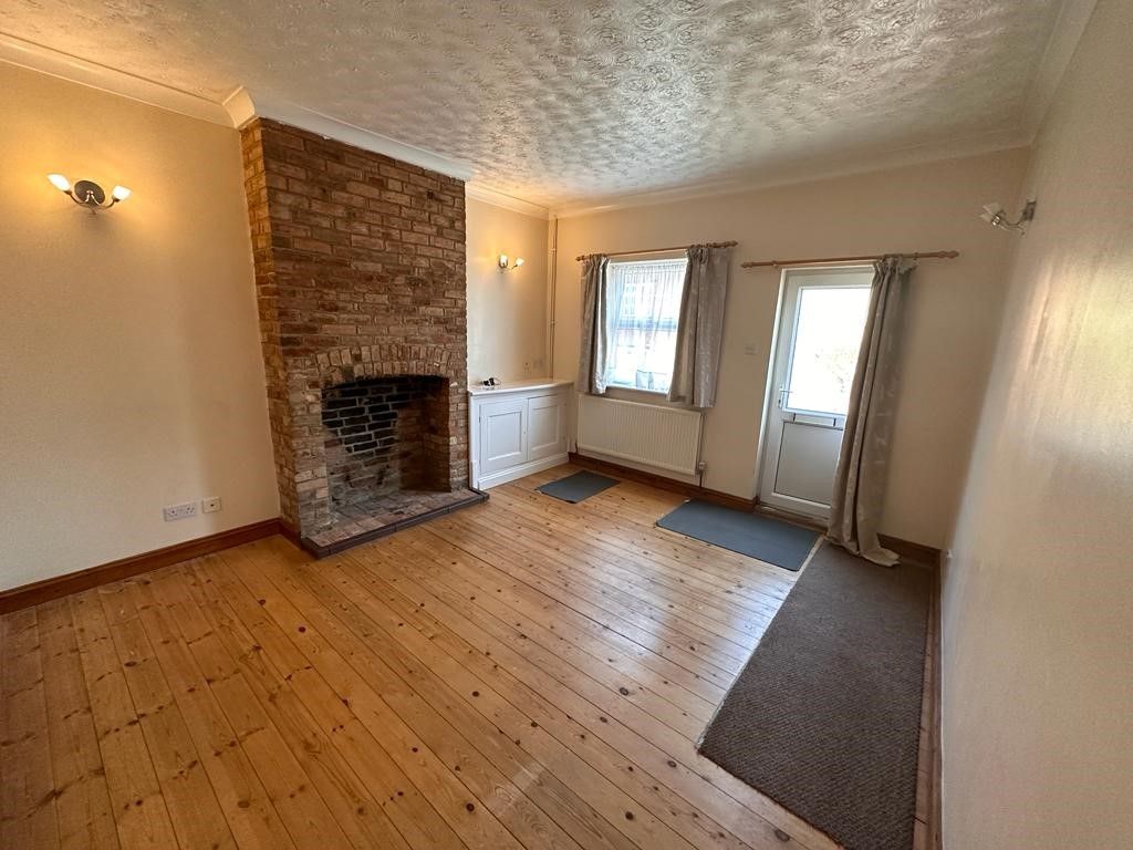 Property photo 2 of 11 Living Room