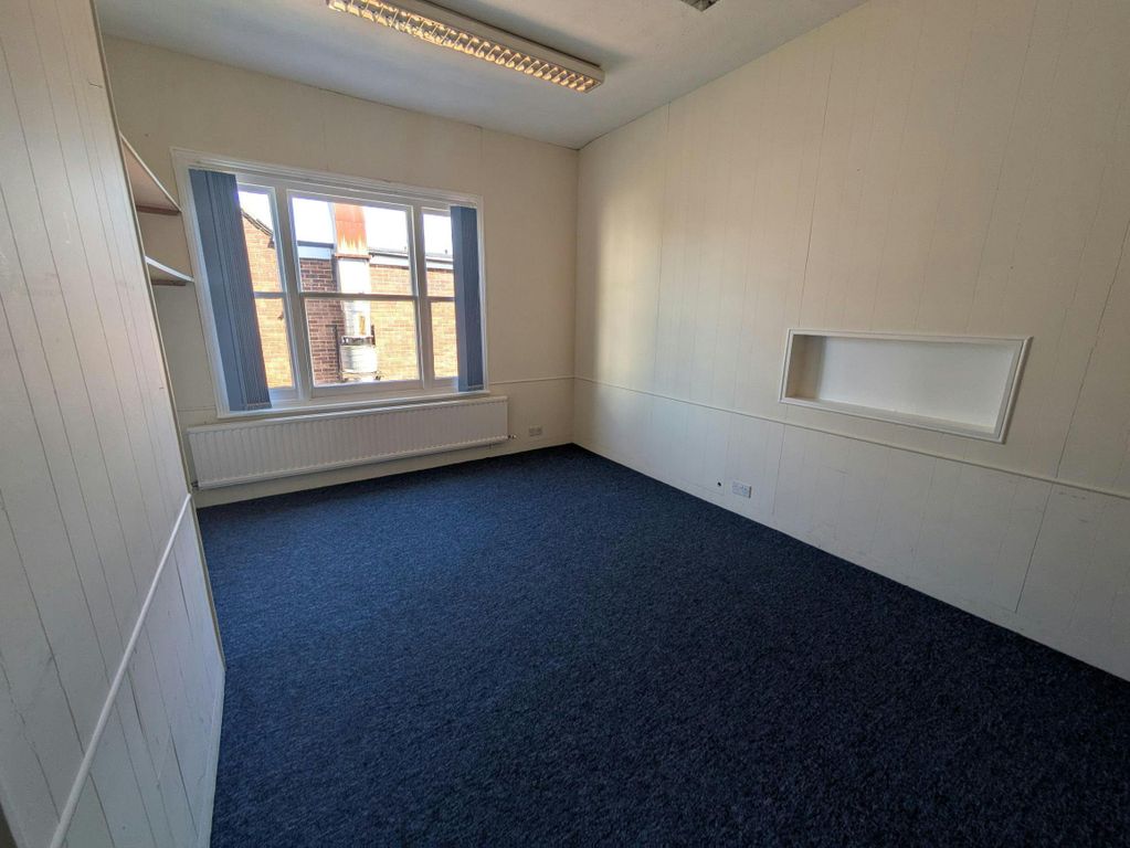 Property photo 3 of 8 1000023212.Jpg