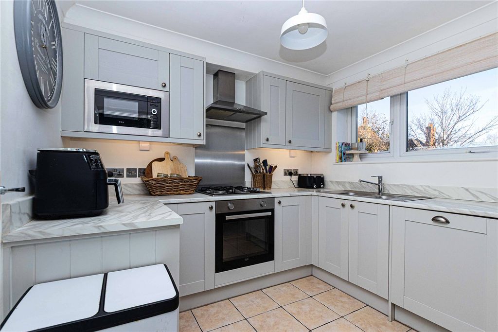 Property photo 2 of 11 Picture No. 33