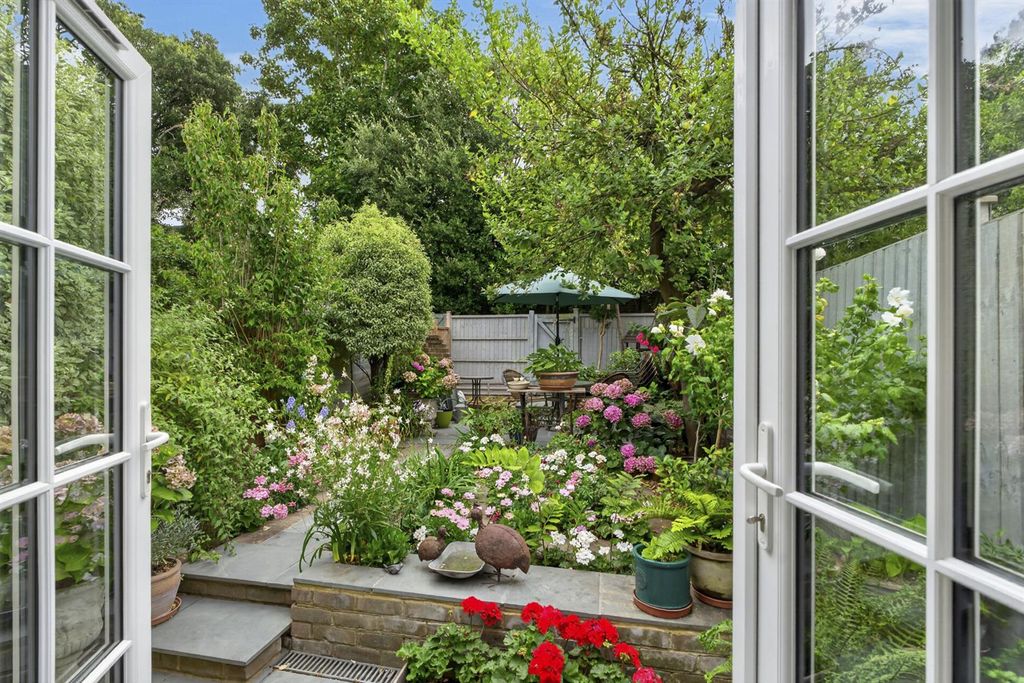 Property photo 2 of 32 For Sale By Aspire Residential | High Street