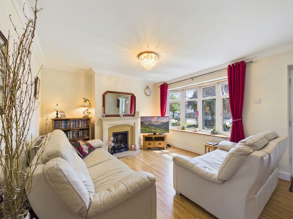 Property photo 2 of 27