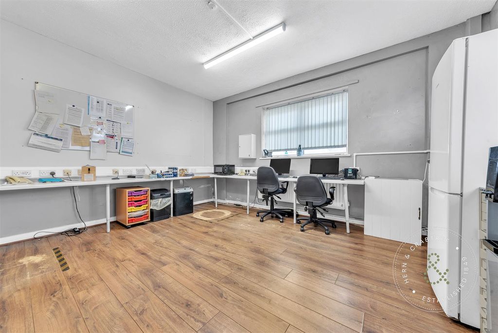 Property photo 2 of 35 Court-Road-17.Jpg
