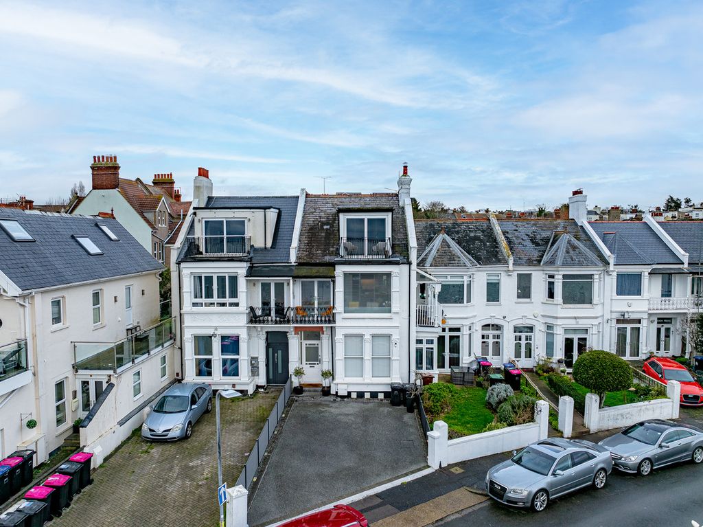 Property photo 2 of 37