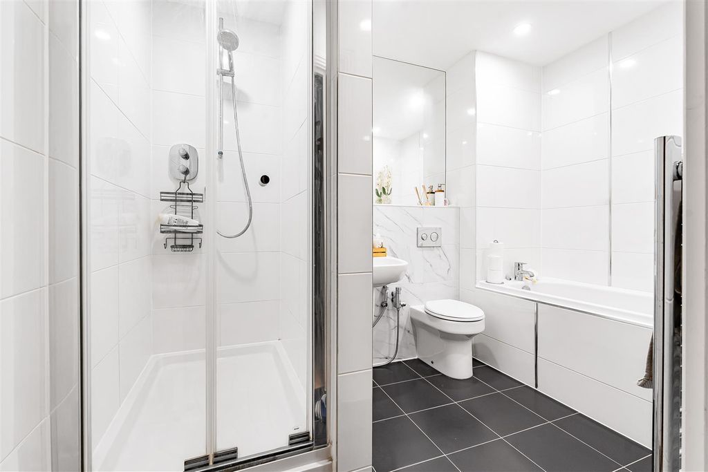 Additional image 14 of 2 bed flat for saleShoppenhangers Road, Maidenhead SL6