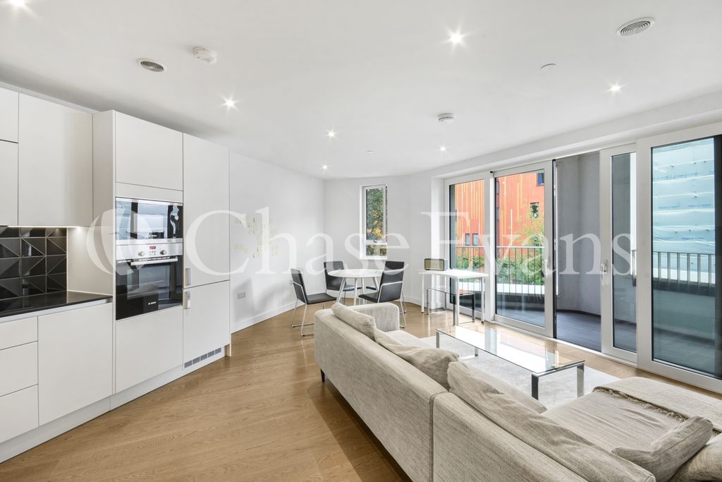 Property photo 1 of 17 Tarling House, Eleph