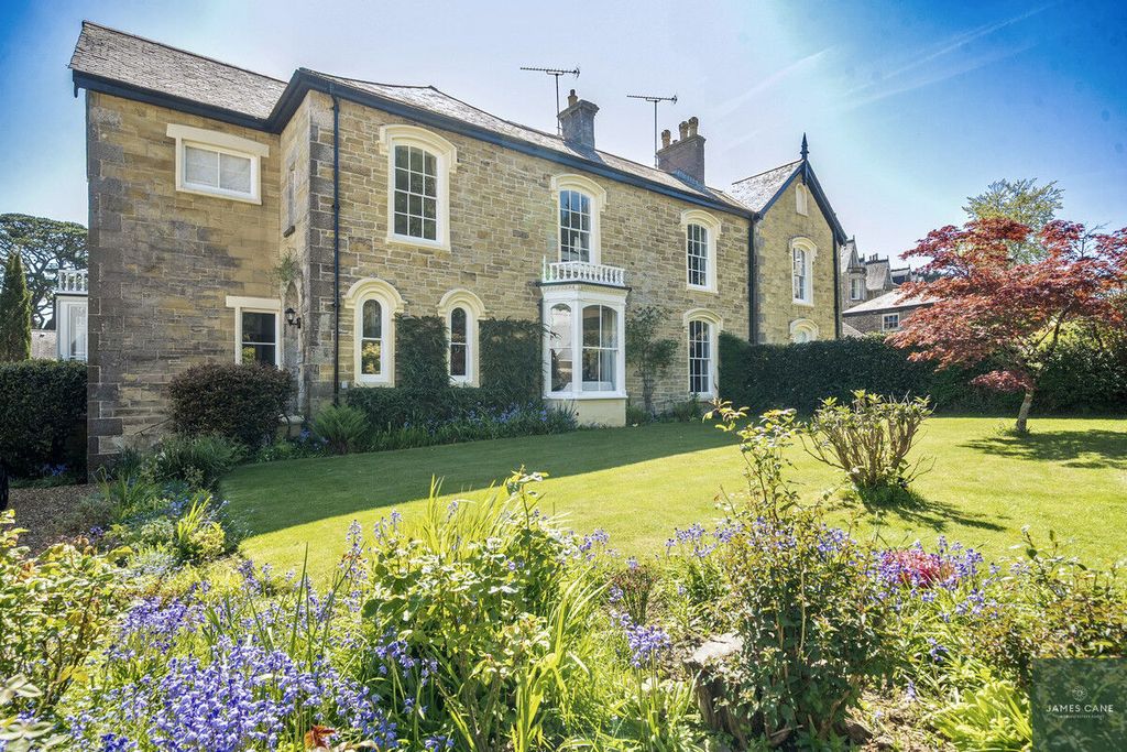 Property photo 3 of 41