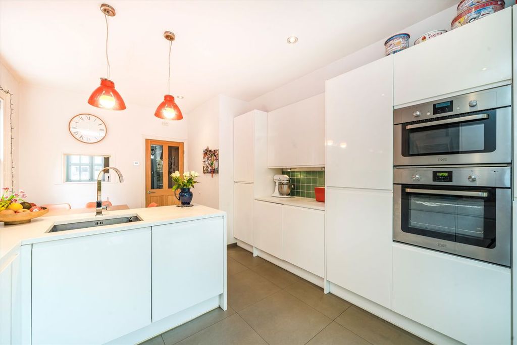 Property photo 3 of 11