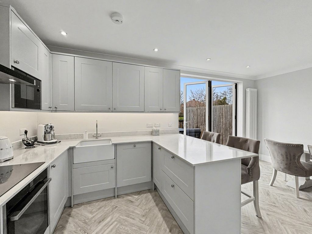 Property photo 3 of 27