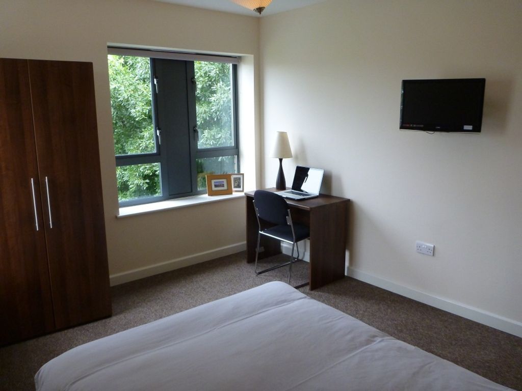 Property photo 2 of 3 A Bright And Inviting Double Bedroom Featuring A F...