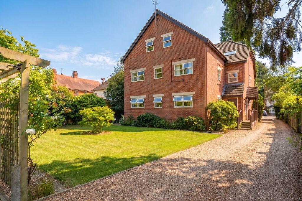Property photo 2 of 10