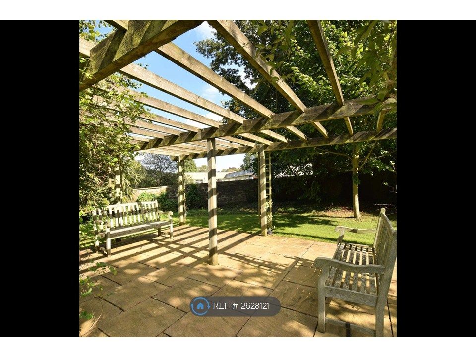 Property photo 3 of 16 Communal Gardens
