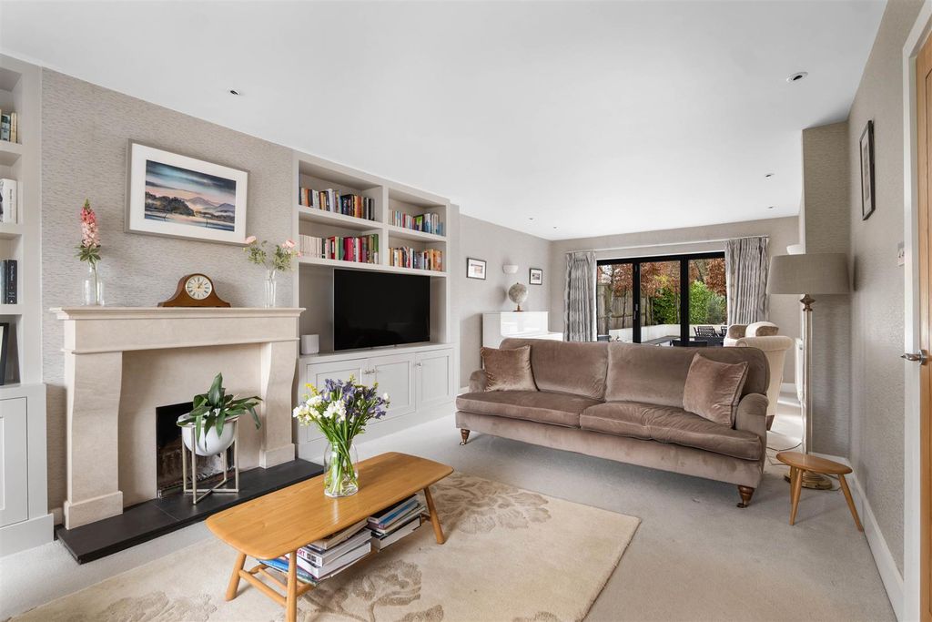 Property photo 2 of 35